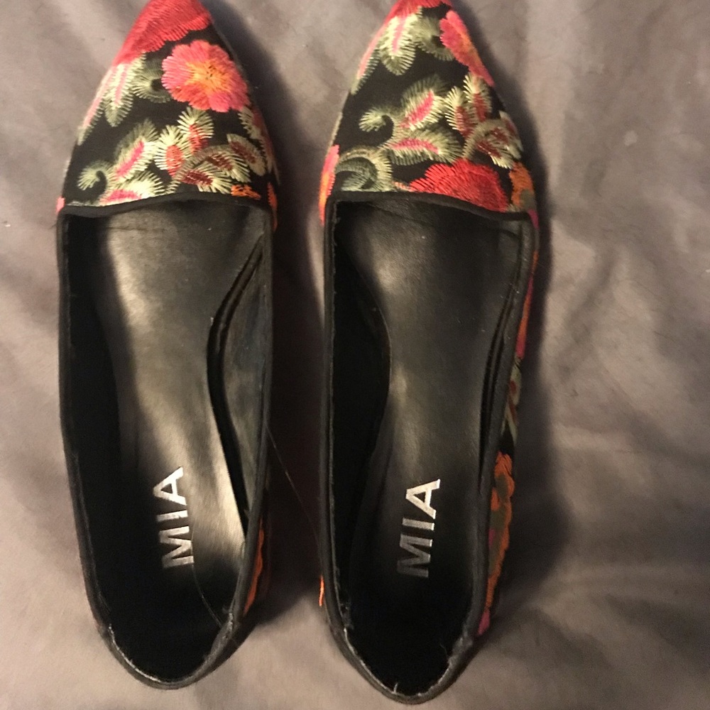 Floral print flats